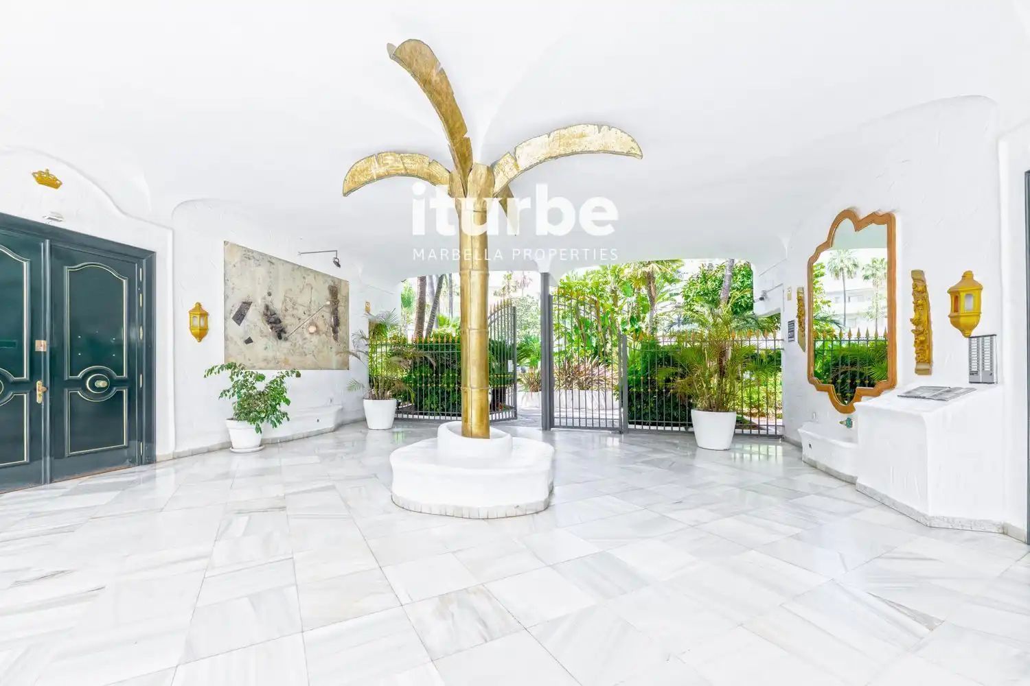 Maisonette zum Verkauf in Marbella mit Klimaanlage, Terrasse und Abstellraum
