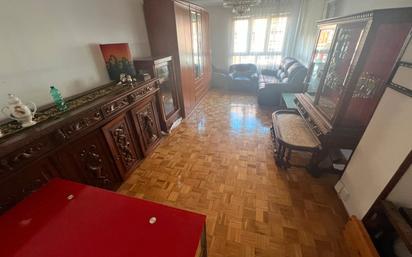 Sala d'estar de Pis en venda en Gijón  amb Traster
