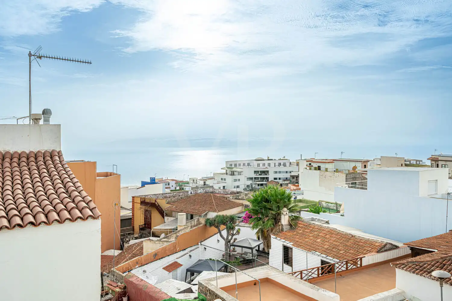 Vista exterior de Casa adosada en venta en Guía de Isora interior