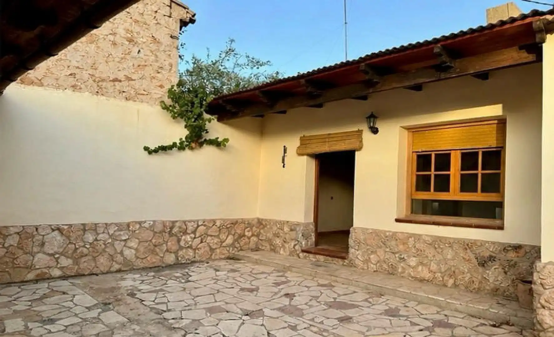 Vista exterior de Dúplex en venta en El Pinós / Pinoso con Terraza