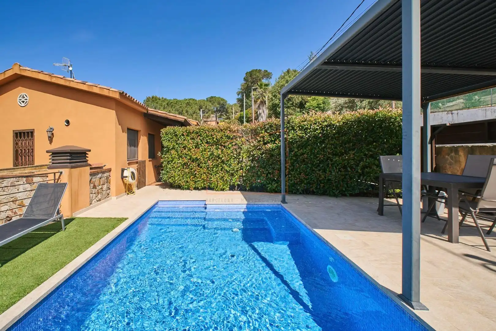 Piscina de Casa o xalet en venda en Vilanova del Vallès amb Jardí privat, Terrassa i Piscina