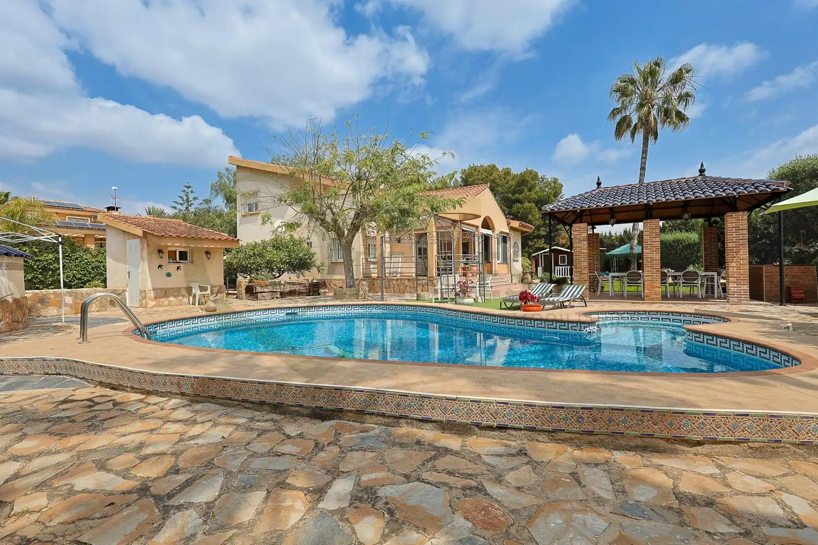 Piscina de Casa o xalet en venda en Alicante / Alacant amb Aire condicionat, Calefacció i Jardí privat