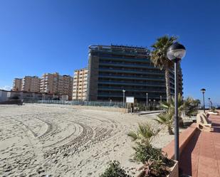 Vista exterior de Àtic en venda en La Manga del Mar Menor amb Aire condicionat, Terrassa i Moblat