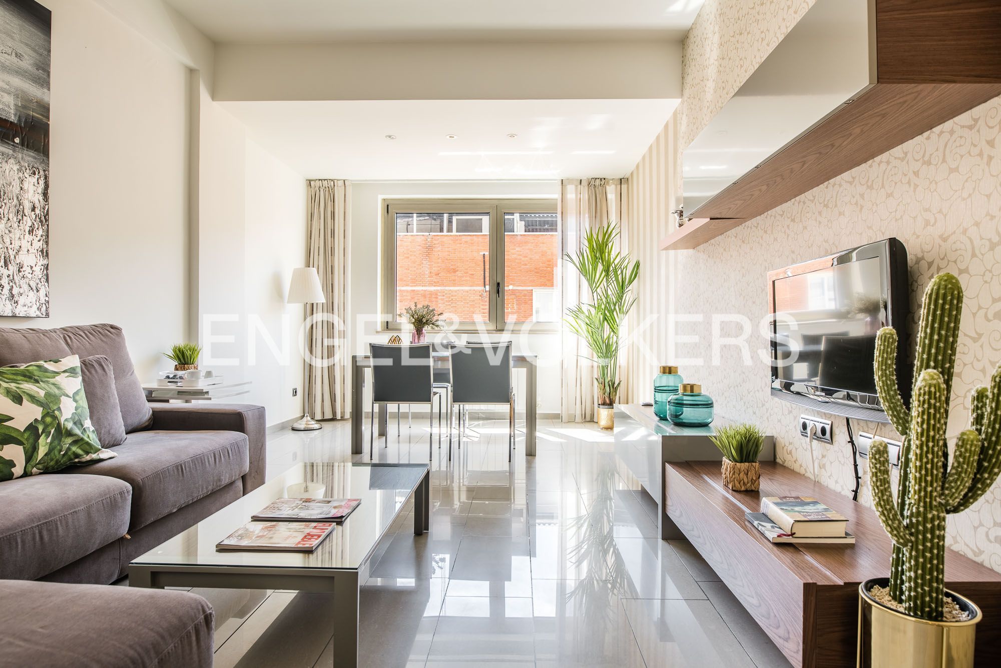Sala d'estar de Apartament de lloguer en  Madrid Capital amb Aire condicionat, Calefacció i Moblat
