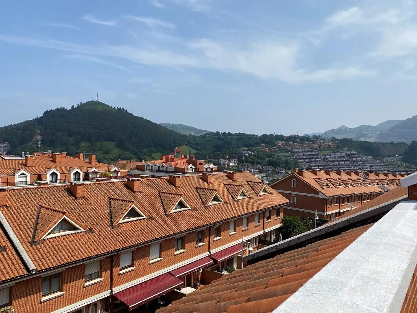Vista exterior de Casa adosada en venta en Castro-Urdiales