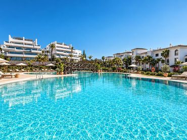 Apartament amb piscina en venda a Estepona Pueblo