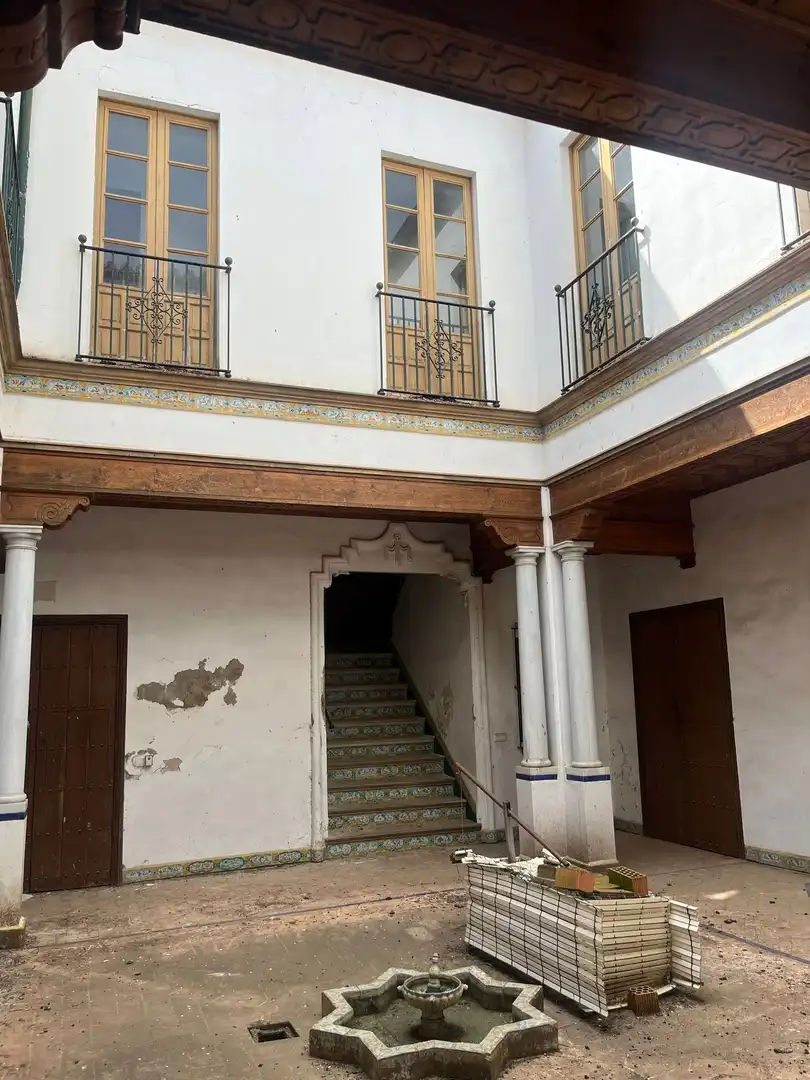 Buildings for sale in Constantina