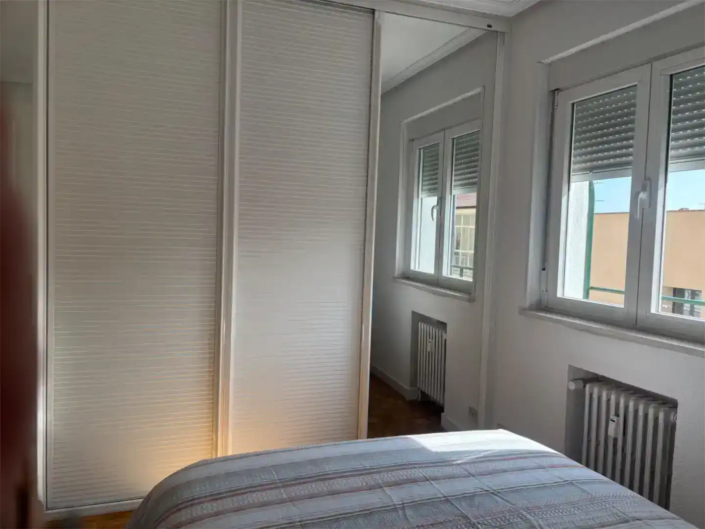 Dormitori de Pis de lloguer en Ávila amb Parquet, Moblat i Balcó