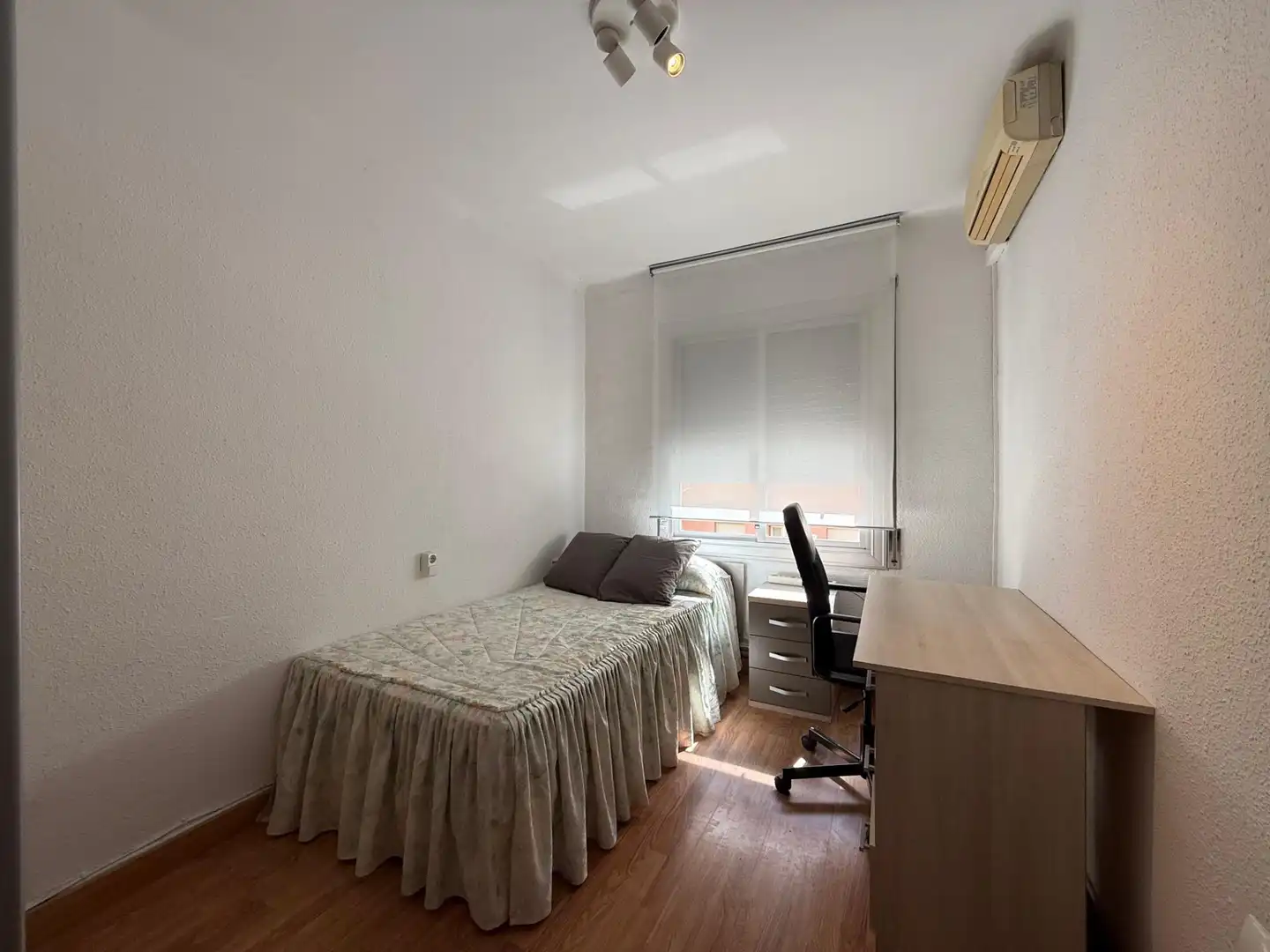Dormitori de Pis en venda en Sabadell amb Aire condicionat, Calefacció i Terrassa