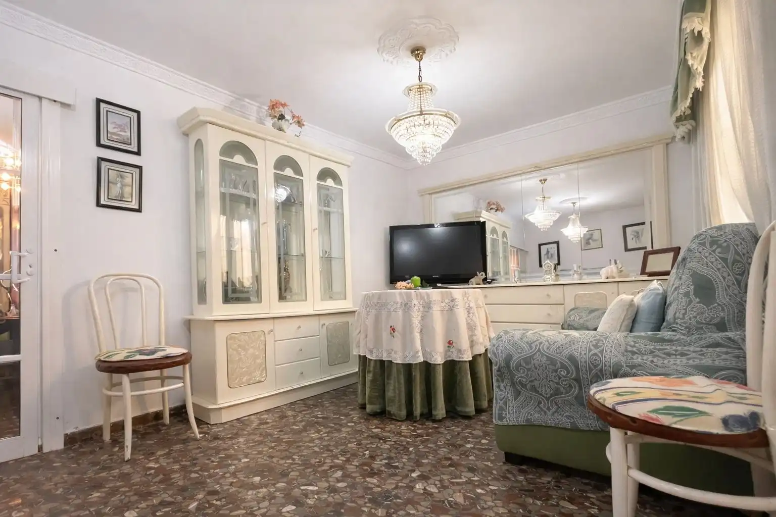 Sala d'estar de Casa o xalet en venda en Canillas de Aceituno amb Terrassa i Moblat