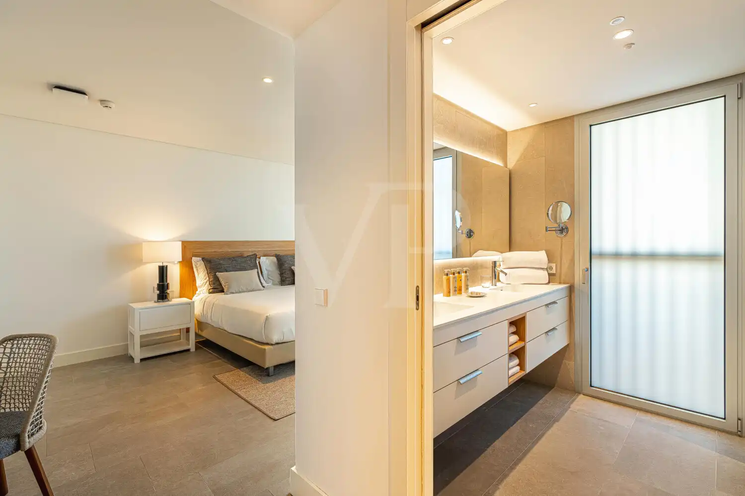 Schlafzimmer von Dachboden zum Verkauf in Guía de Isora mit Klimaanlage, Terrasse und Balkon