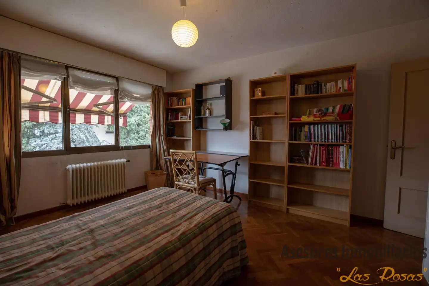 Schlafzimmer von Einfamilien-Reihenhaus zum Verkauf in Madrid mit Klimaanlage, Heizung und Privatgarten