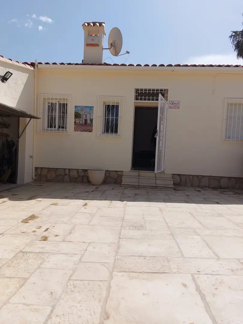 Haus oder Chalet zum Verkauf in L'Alfàs del Pi mit Klimaanlage, Privatgarten und Terrasse