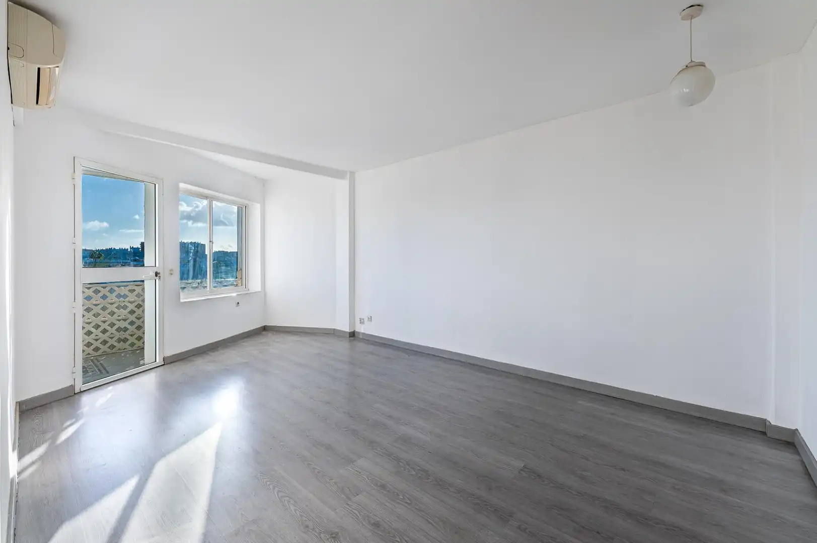 Habitación de Apartamento en venta en Benalmádena con Aire acondicionado, Calefacción y Jardín privado