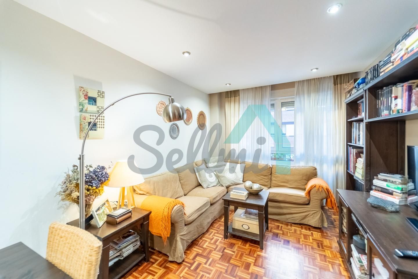 Living room of Flat for sale in Oviedo   with Heating and Parquet flooring