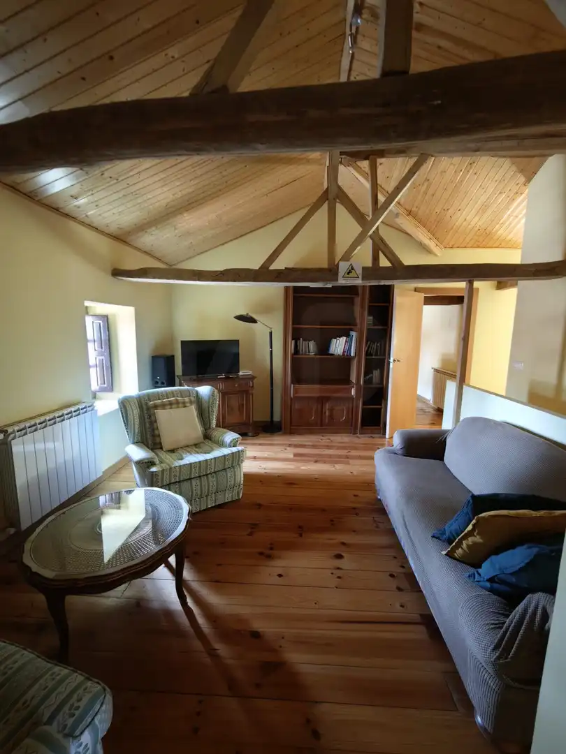 Sala d'estar de Finca rústica en venda en Matadeón de los Oteros amb Calefacció