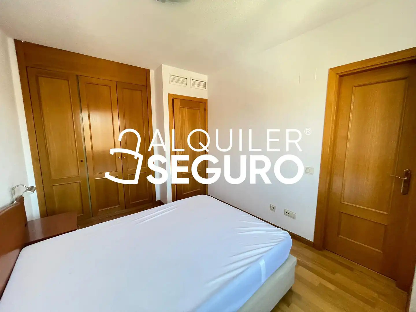Dormitori de Àtic de lloguer en Madrid amb Calefacció, Terrassa i Piscina