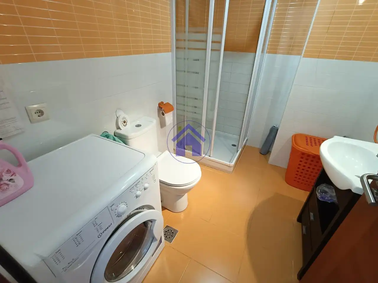 Badezimmer von Wohnungen zur Miete in Vigo  mit Parkett und Möbliert