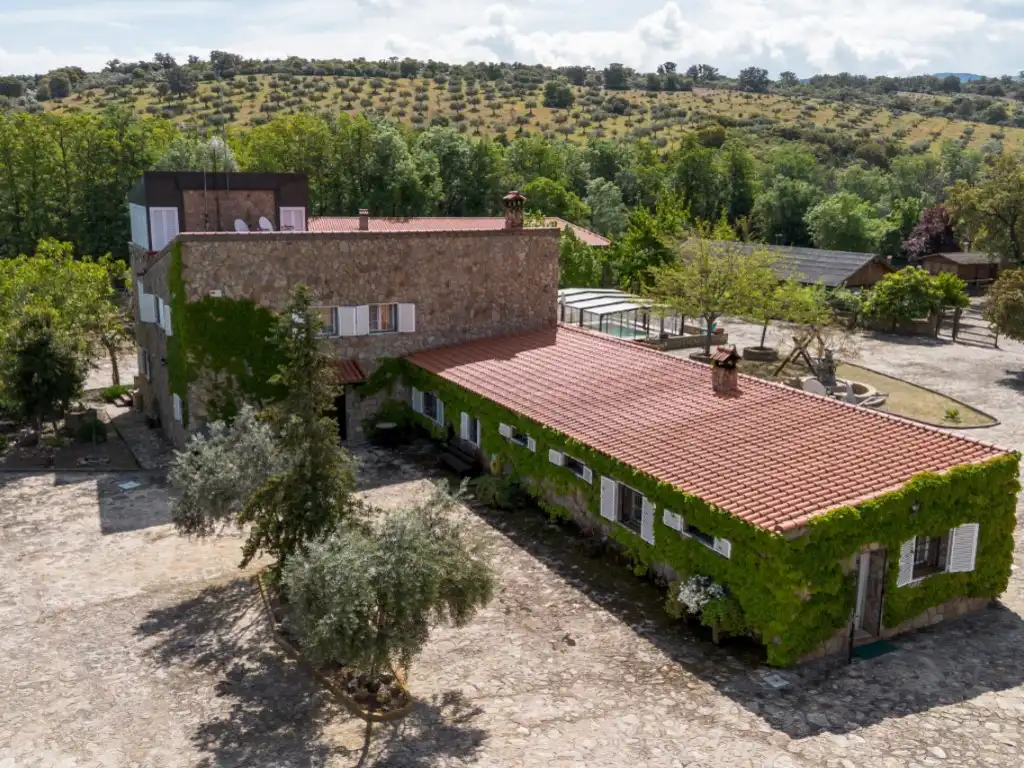 Vista exterior de Casa o chalet en venta en Espinoso del Rey con Terraza, Piscina y Amueblado