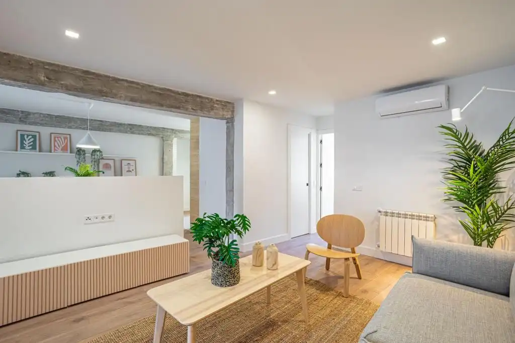 Room in Calle del Arroyo, 30, Valdeacederas