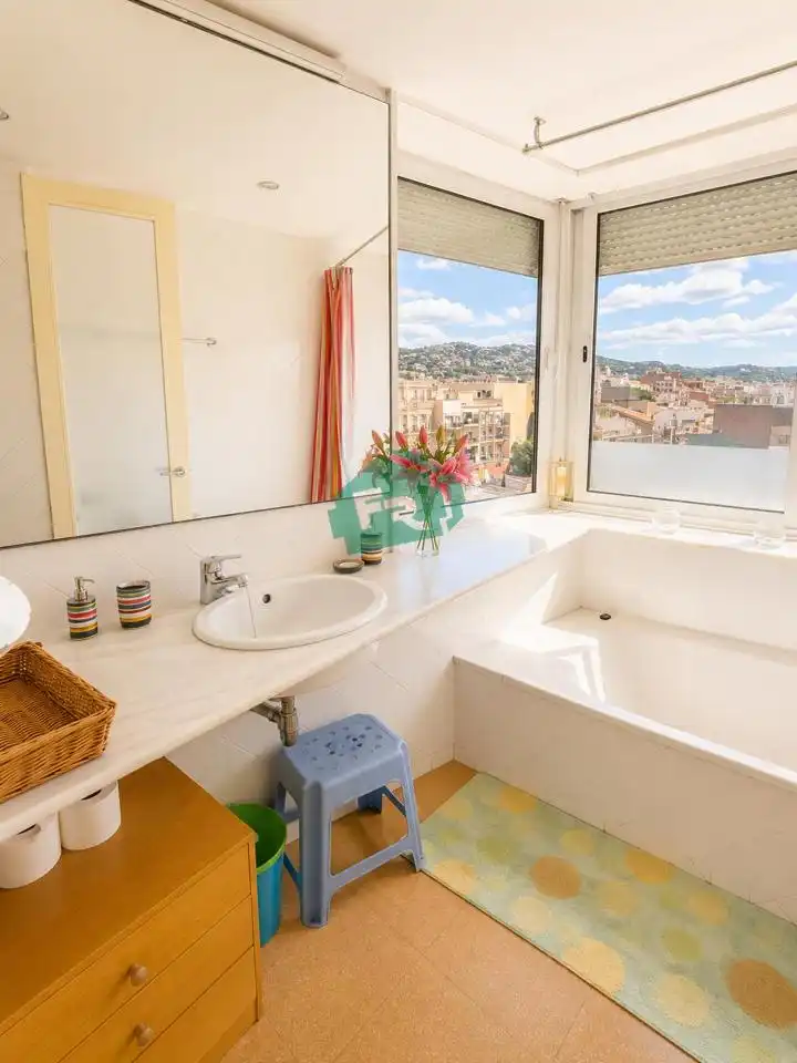 Bany de Pis en venda en Lloret de Mar amb Calefacció i Terrassa