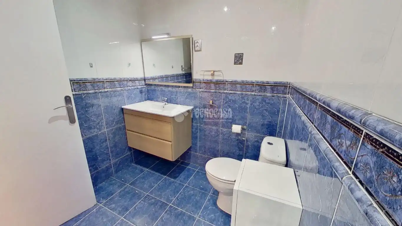 Bany de Pis en venda en Barberà del Vallès amb Aire condicionat, Parquet i Moblat