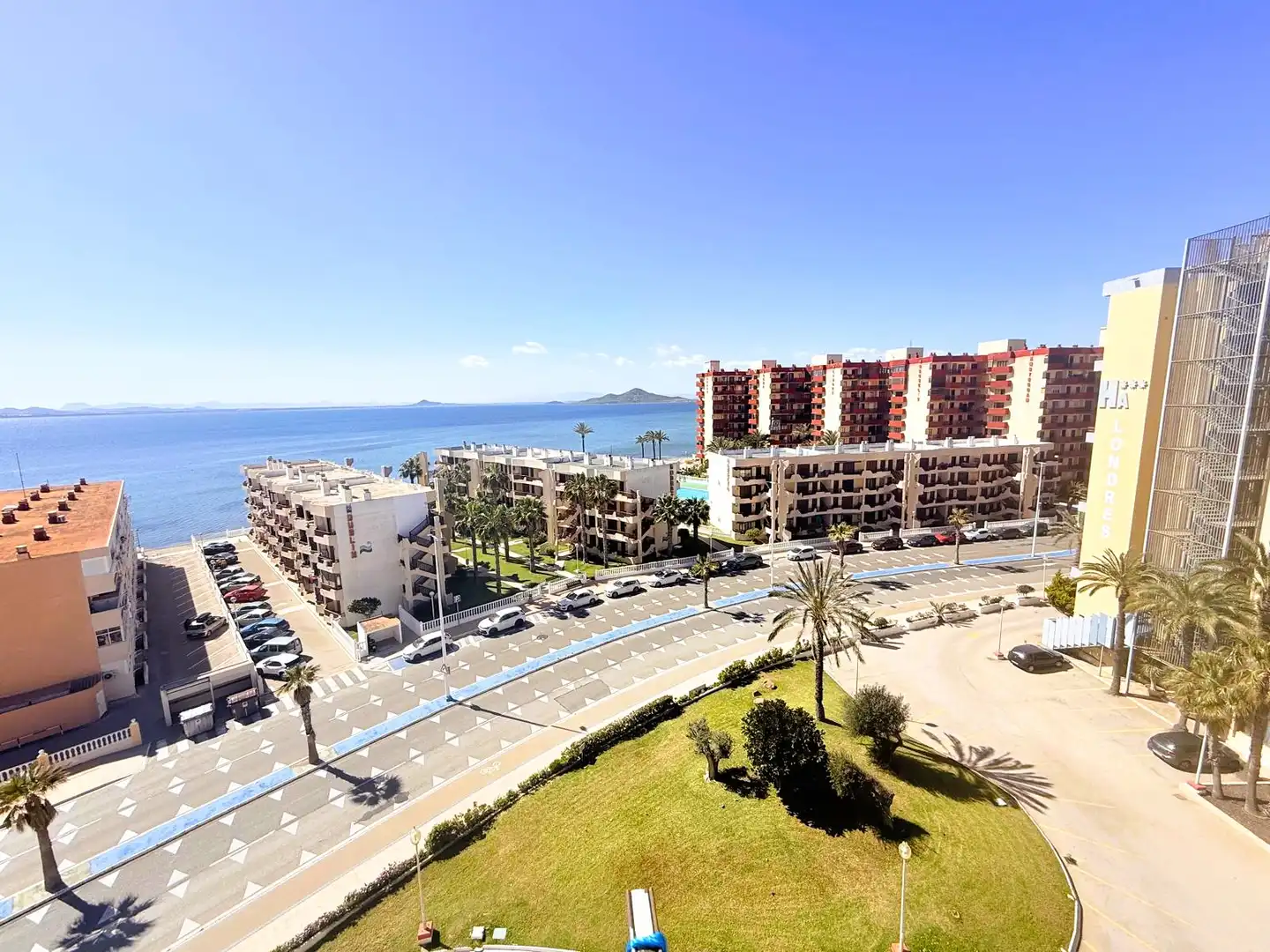 Exterior view of Apartments for sale in La Manga del Mar Menor  with Terrace, Furnished and Oven