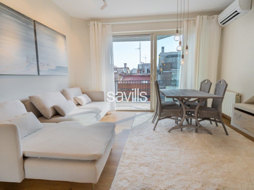 Dormitori de Apartament en venda en  Barcelona Capital amb Aire condicionat, Terrassa i Moblat