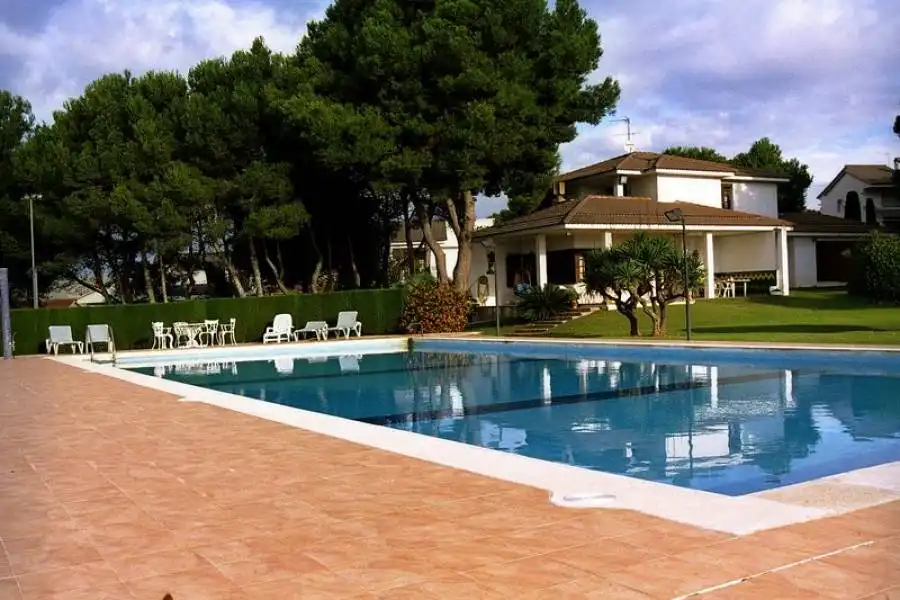 Piscina de Finca rústica en venta en El Vendrell con Aire acondicionado, Terraza y Trastero