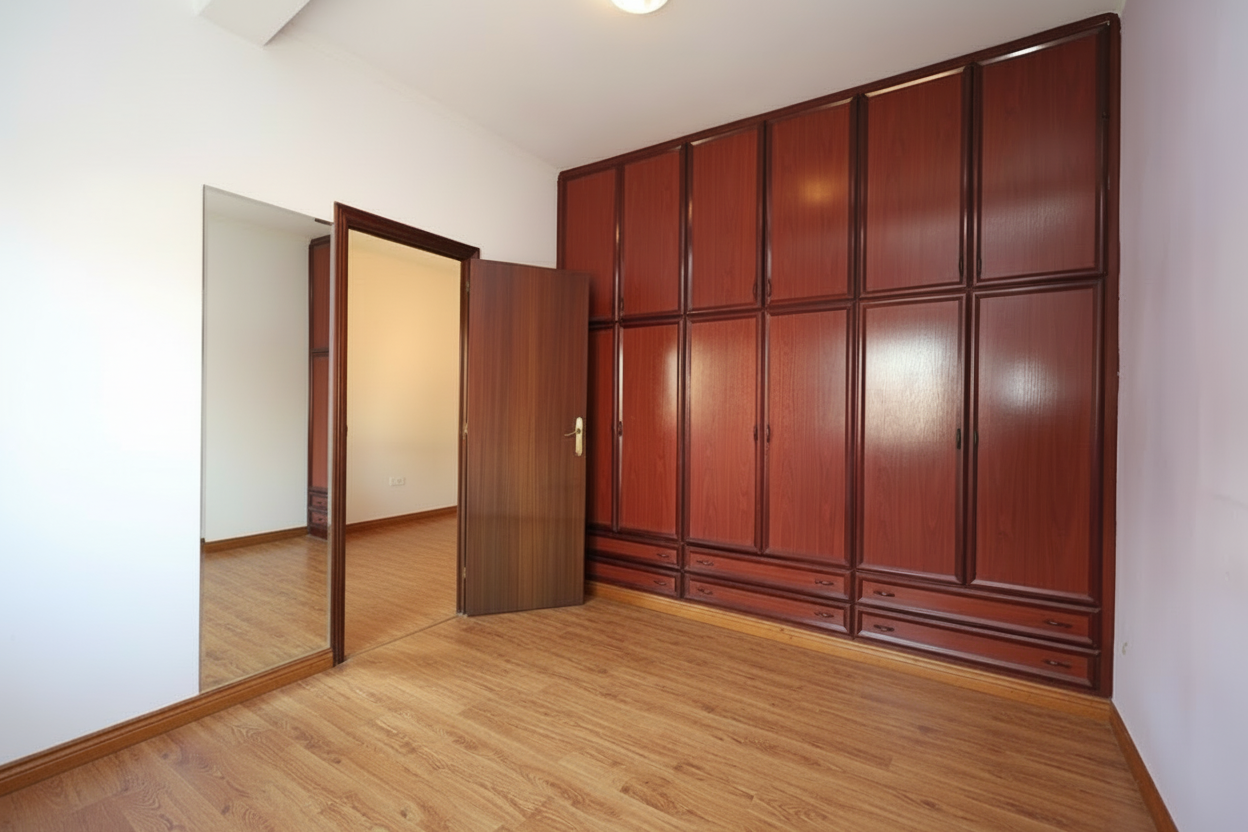 Piso en venta en L'Hospitalet de Llobregat con Balcón