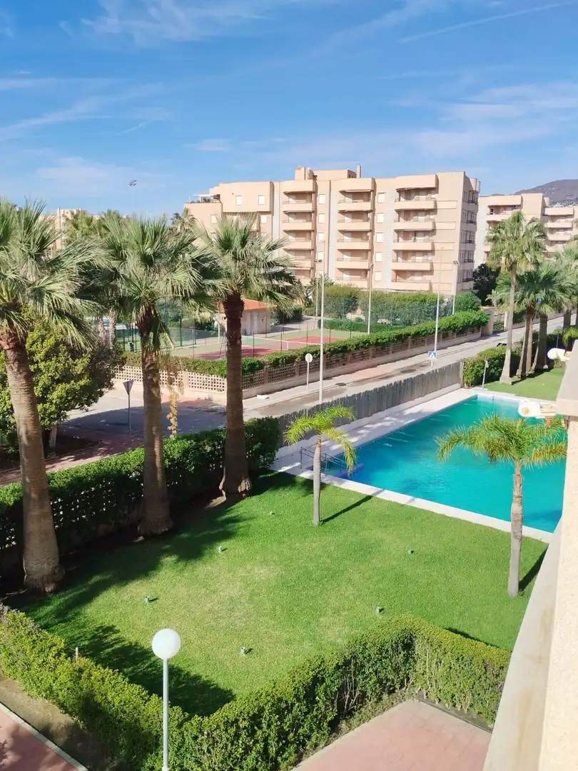 Piscina de Pis en venda en Salobreña amb Jardí privat, Terrassa i Moblat