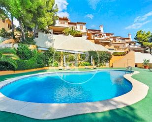 Vista exterior de Casa adosada en venda en Calvià amb Piscina i Balcó