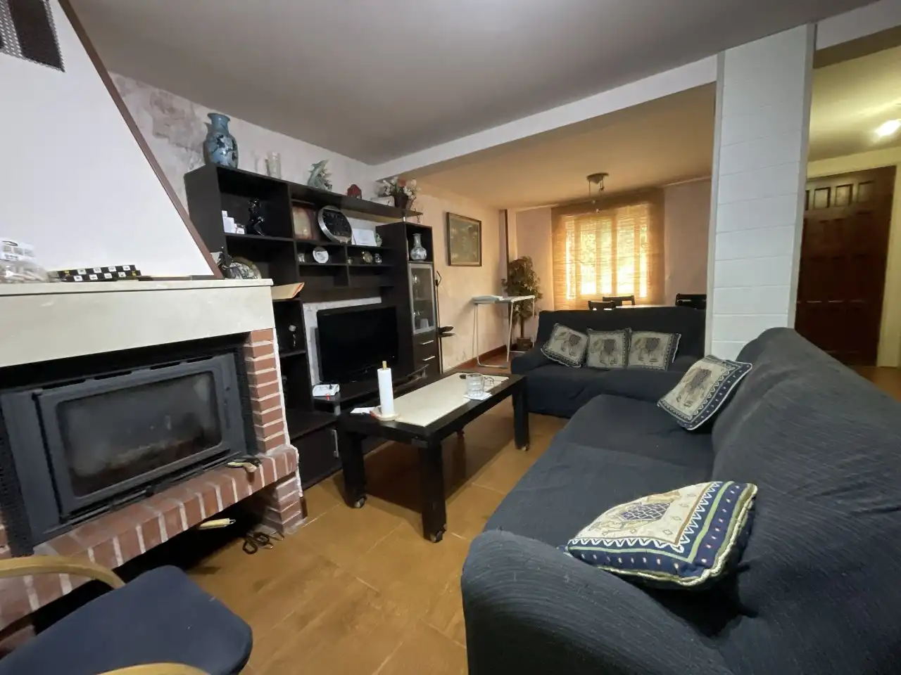 Wohnzimmer von Country house zum Verkauf in Ibrillos mit Heizung, Parkett und Terrasse