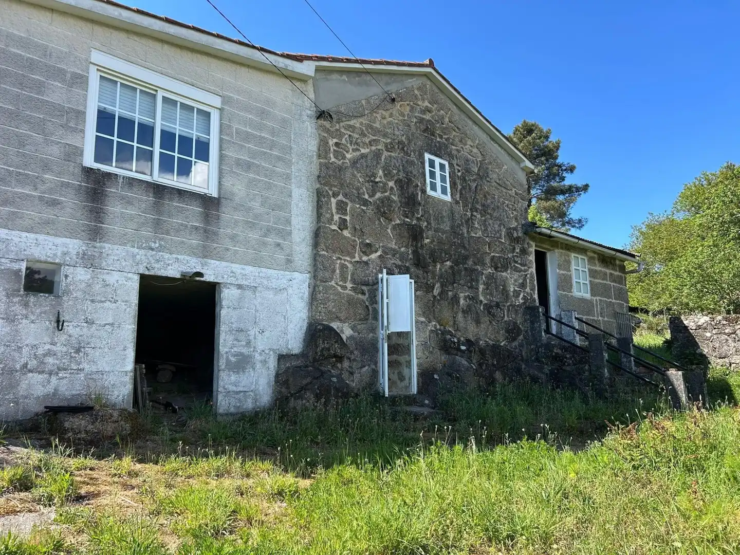 Vista exterior de Finca rústica en venda en Cotobade amb Balcó