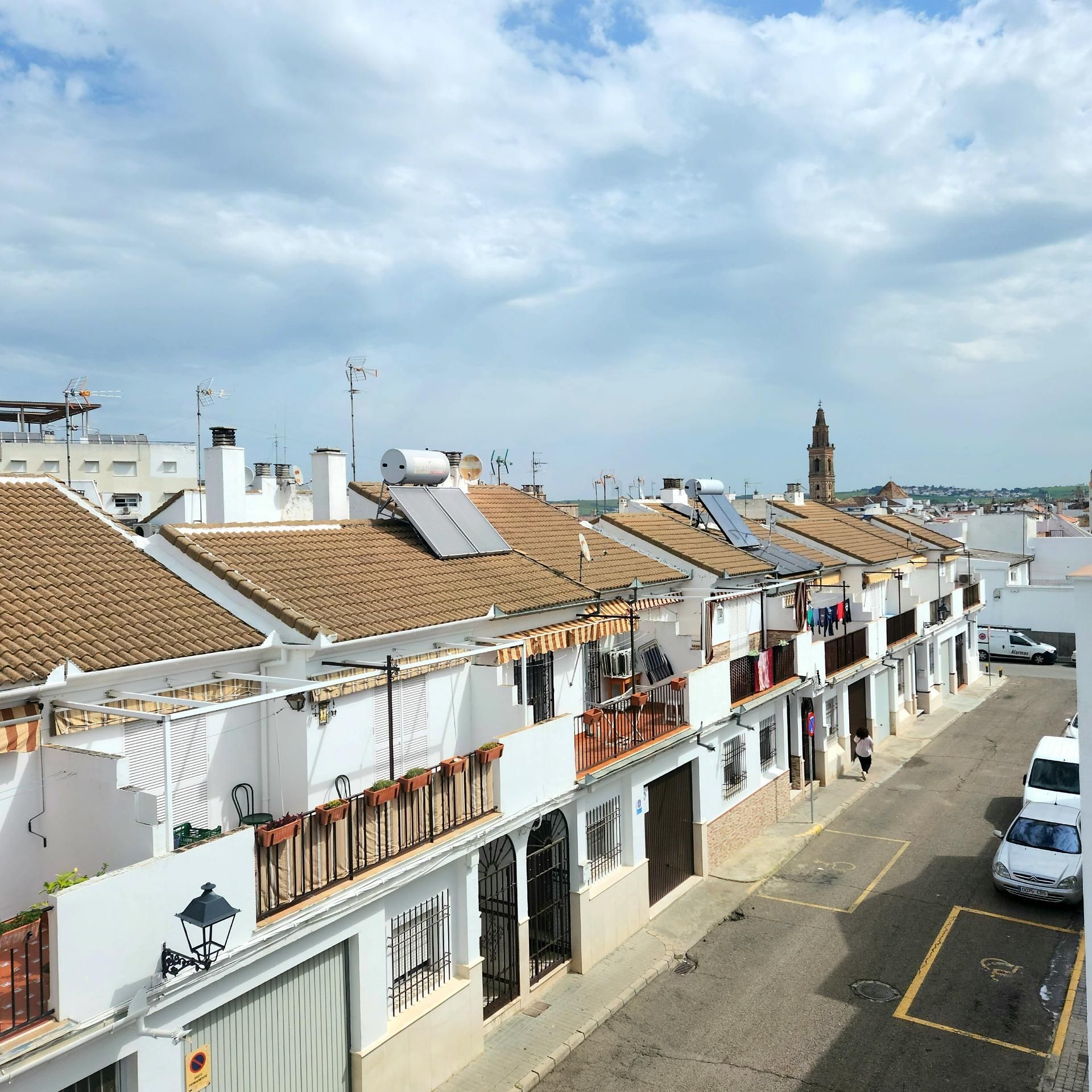 Vista exterior de Casa adosada en venda en Écija amb Aire condicionat, Terrassa i Traster