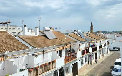 Vista exterior de Casa adosada en venda en Écija amb Aire condicionat, Terrassa i Traster