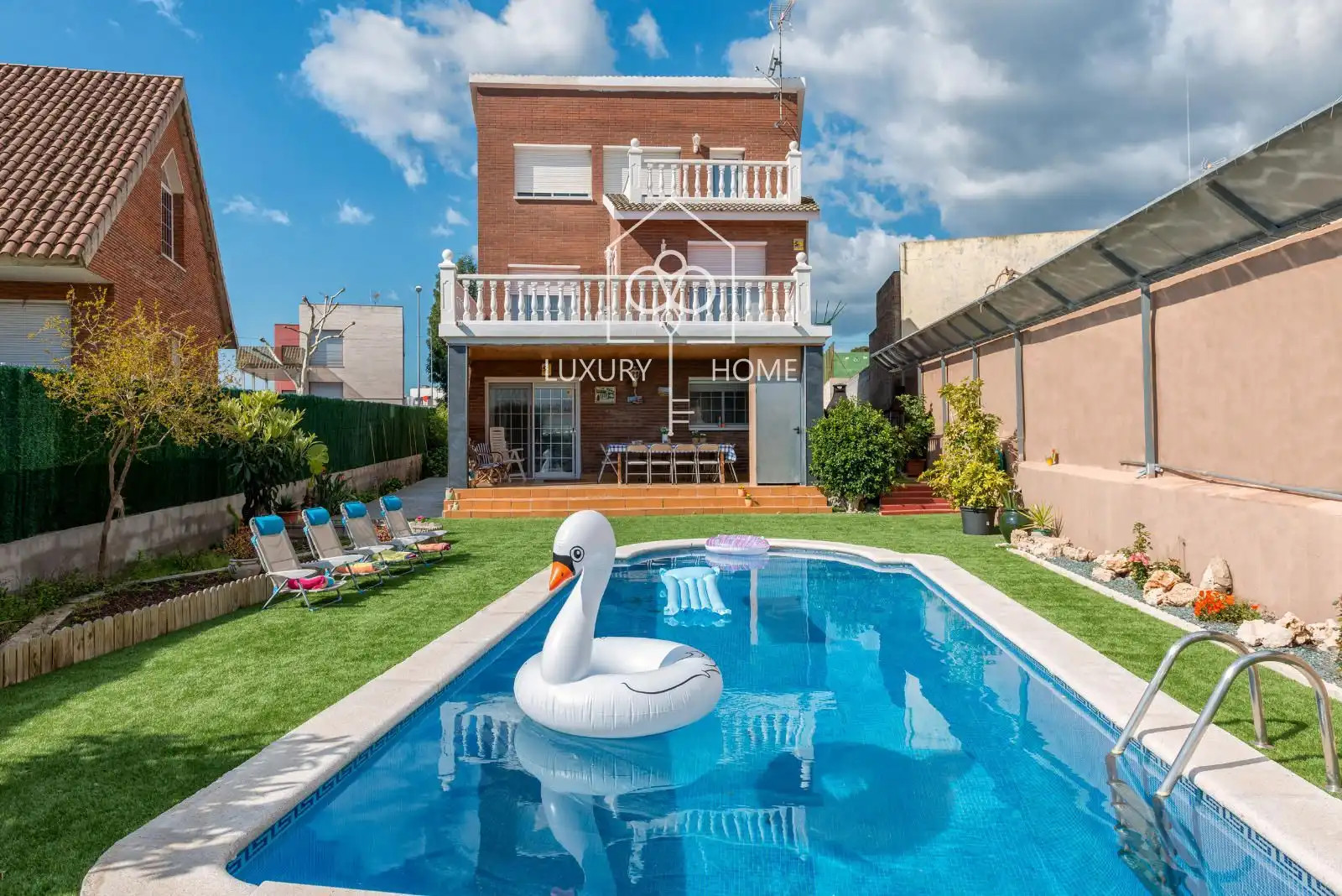 Vista exterior de Casa o xalet en venda en Viladecans amb Aire condicionat, Calefacció i Parquet
