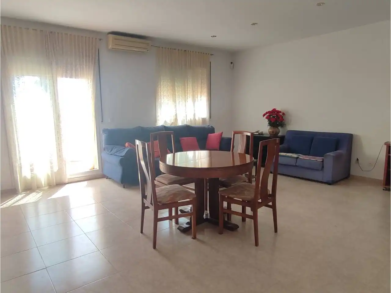 Menjador de Casa o xalet en venda en La Granada amb Aire condicionat, Calefacció i Jardí privat
