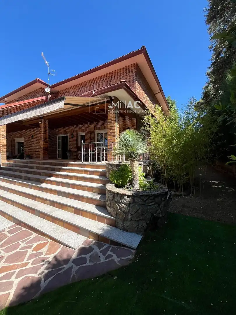 Exterior view of Houses for sale in El Espinar  with Heating, Private garden and Terrace