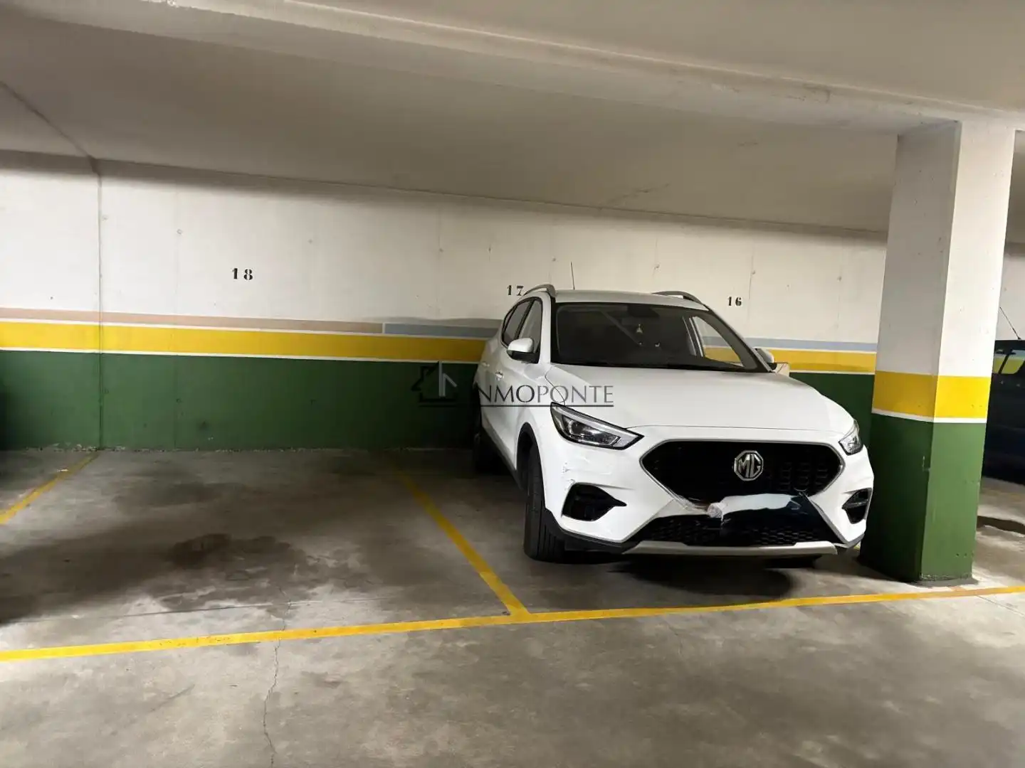 Aparcament de Apartament en venda en Pontevedra Capital  amb Calefacció i Traster