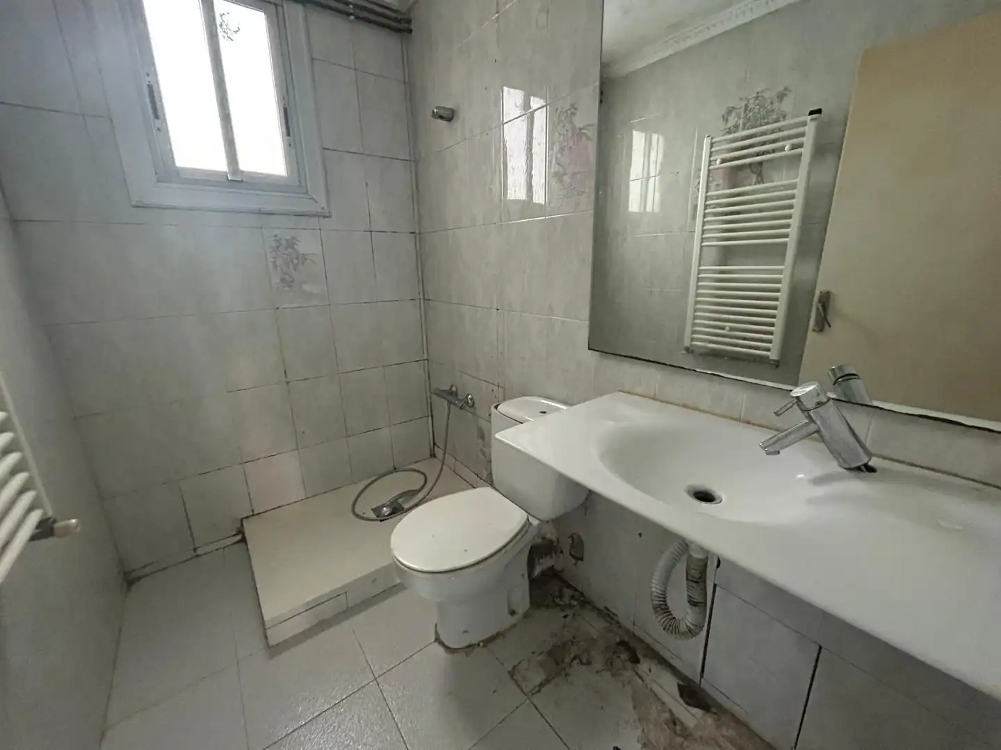 Badezimmer von Wohnung zum Verkauf in Sabadell