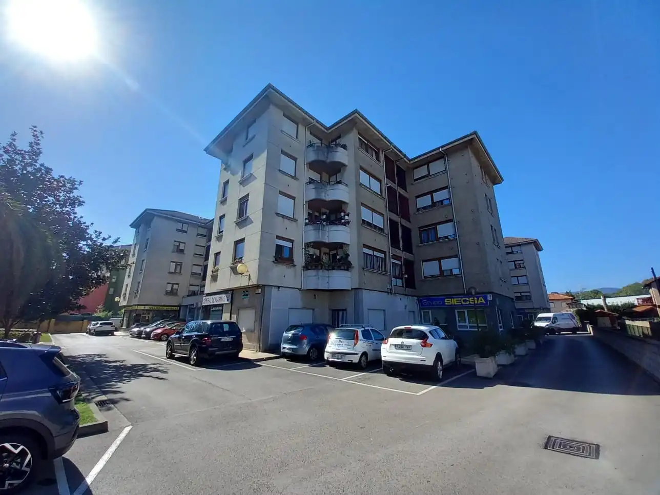 Vista exterior de Piso en venta en Torrelavega  con Calefacción, Jardín privado y Trastero