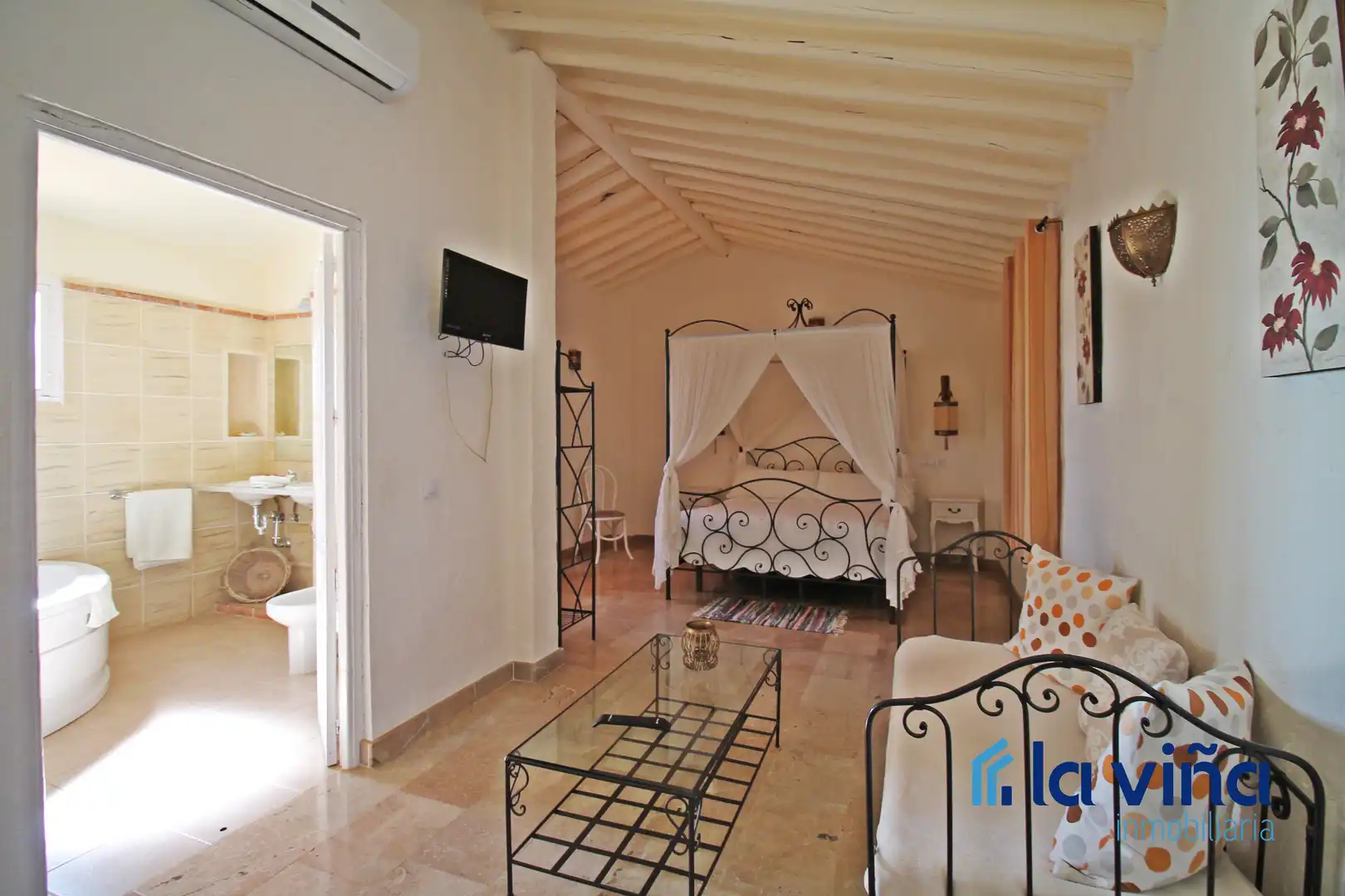 Habitación de Finca rústica en venta en Martín de la Jara con Aire acondicionado, Jardín privado y Trastero