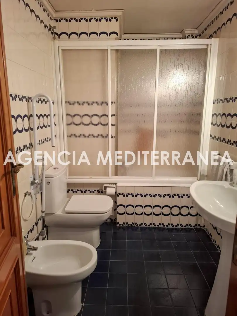 Bany de Pis en venda en Oliva amb Traster i Balcó