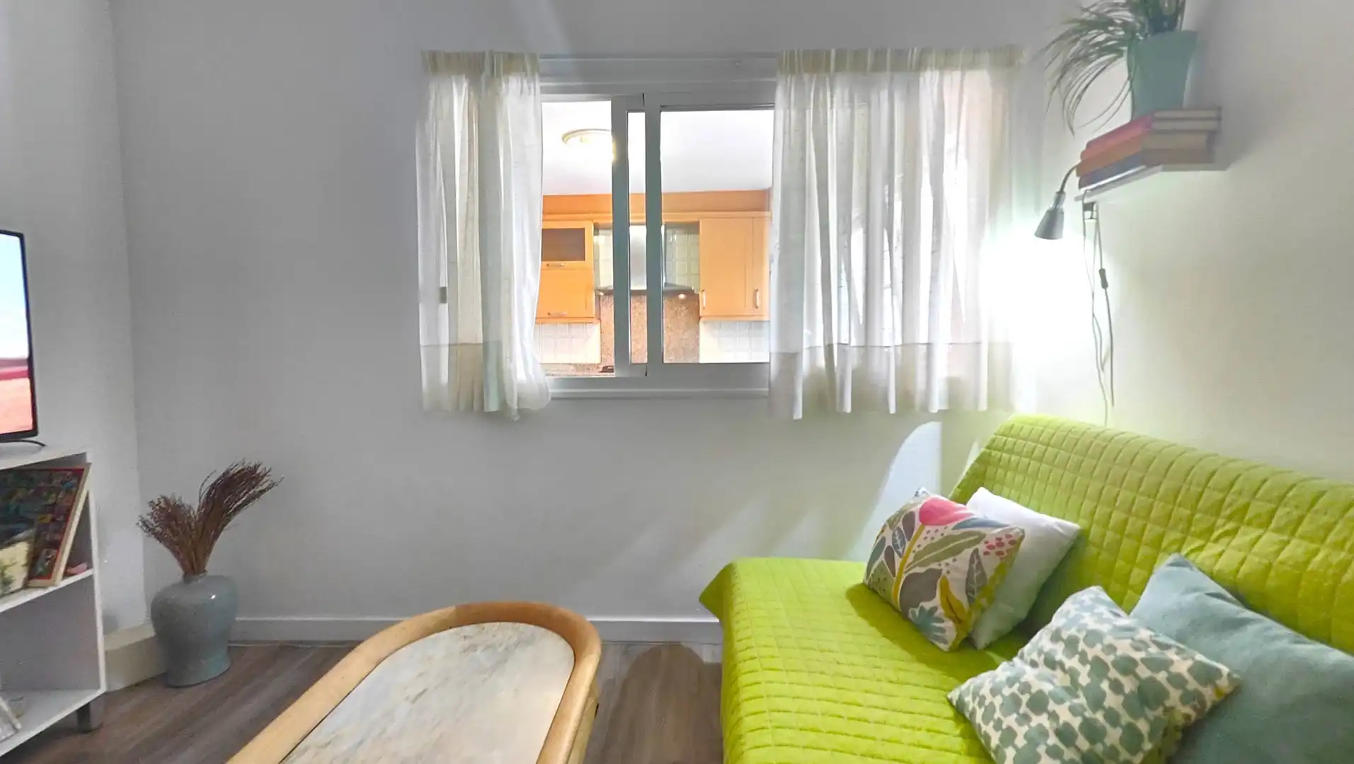 Sala de estar de Piso en venta en Santiago de Compostela  con Trastero y Amueblado