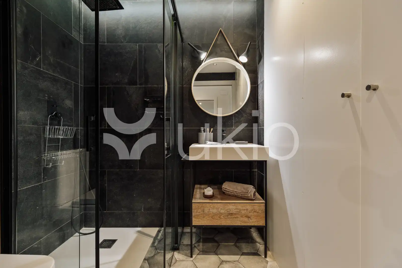Bany de Apartament de lloguer en Barcelona amb Aire condicionat, Calefacció i Moblat