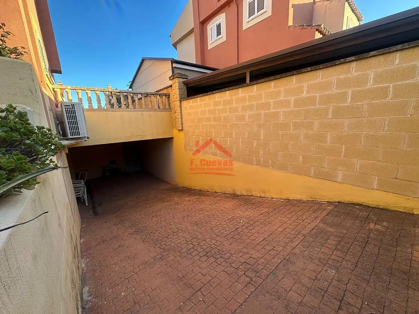 Vista exterior de Casa o xalet en venda en Vélez-Málaga amb Aire condicionat, Calefacció i Terrassa