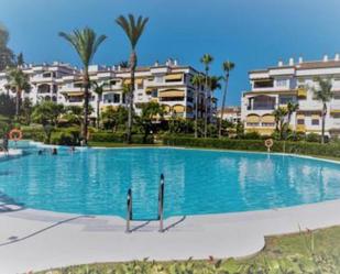 Vista exterior de Apartament de lloguer en Marbella amb Aire condicionat, Terrassa i Piscina