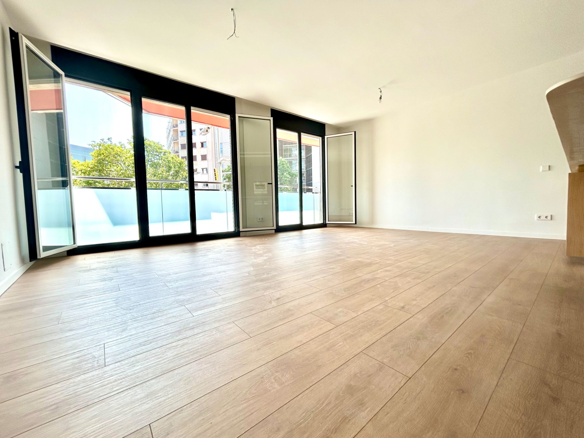 Living room of Flat for sale in  Barcelona Capital  with Air Conditioner, Heating and Parquet flooring