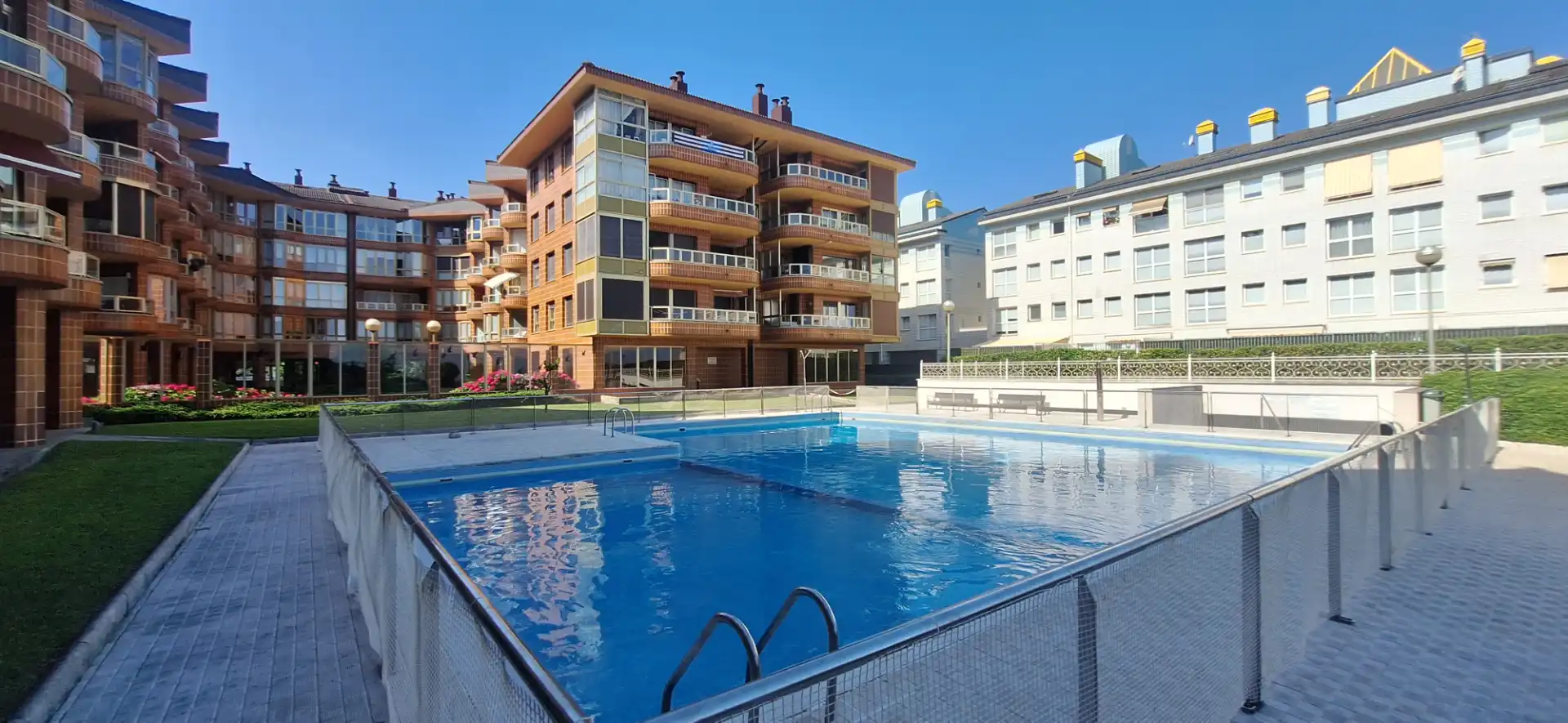 Schwimmbecken von Wohnungen zur Miete in Zarautz mit Möbliert, Ofen und Waschmaschine